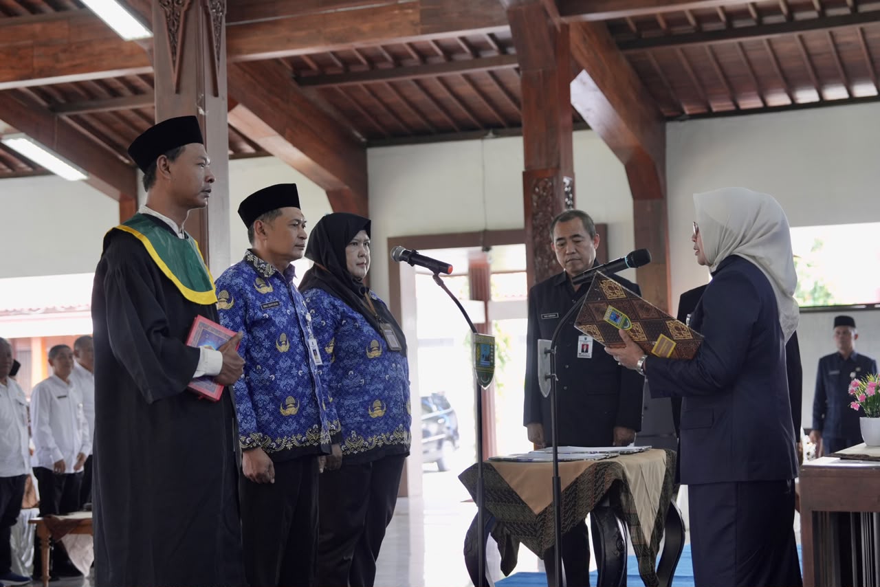 Pelantikan dan pengambilan sumpah janji pns  Pemkab Kebumen