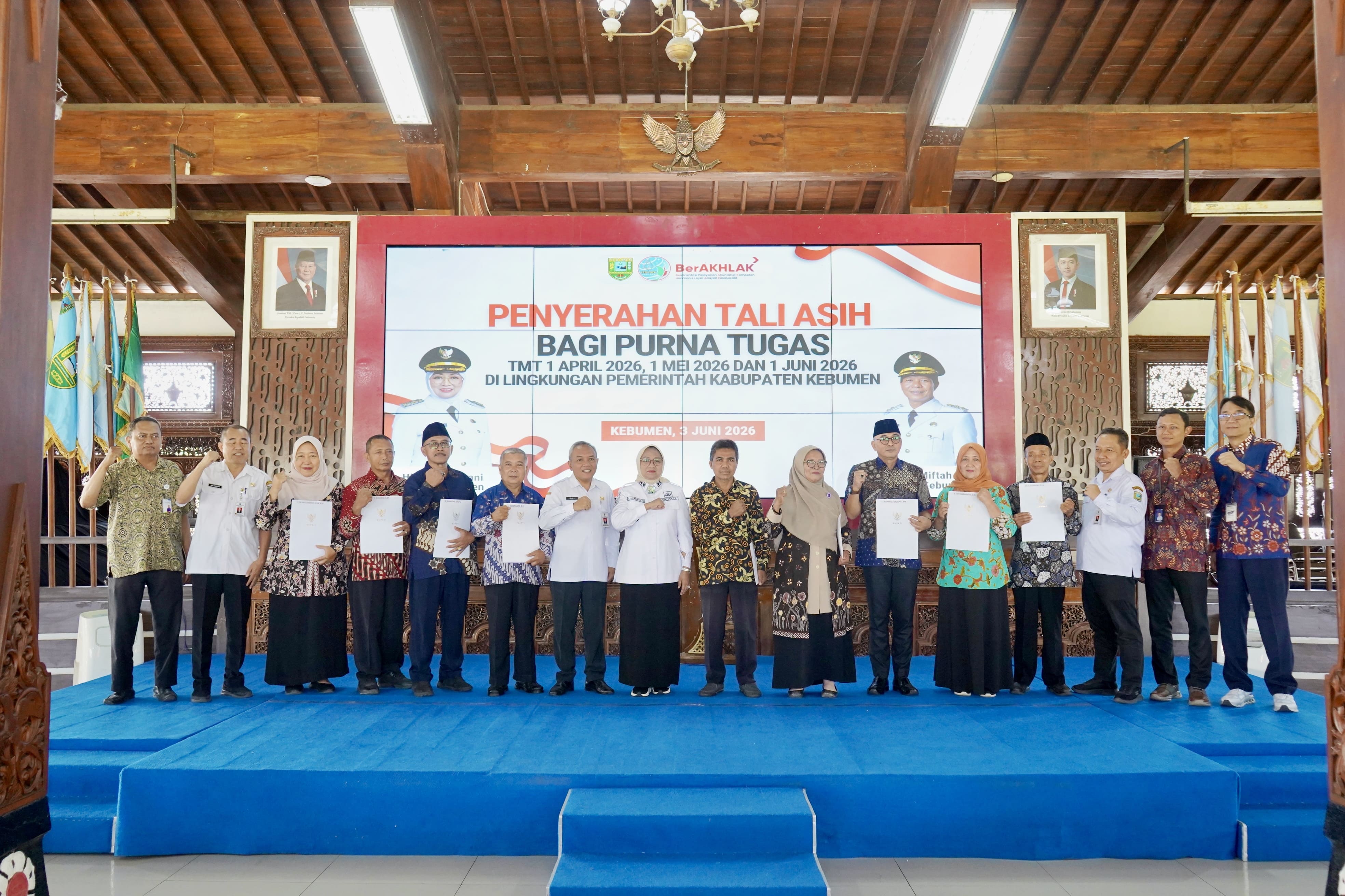 Pemkab Kebumen Serahkan Tali Asih kepada 155 ASN Purna Tugas