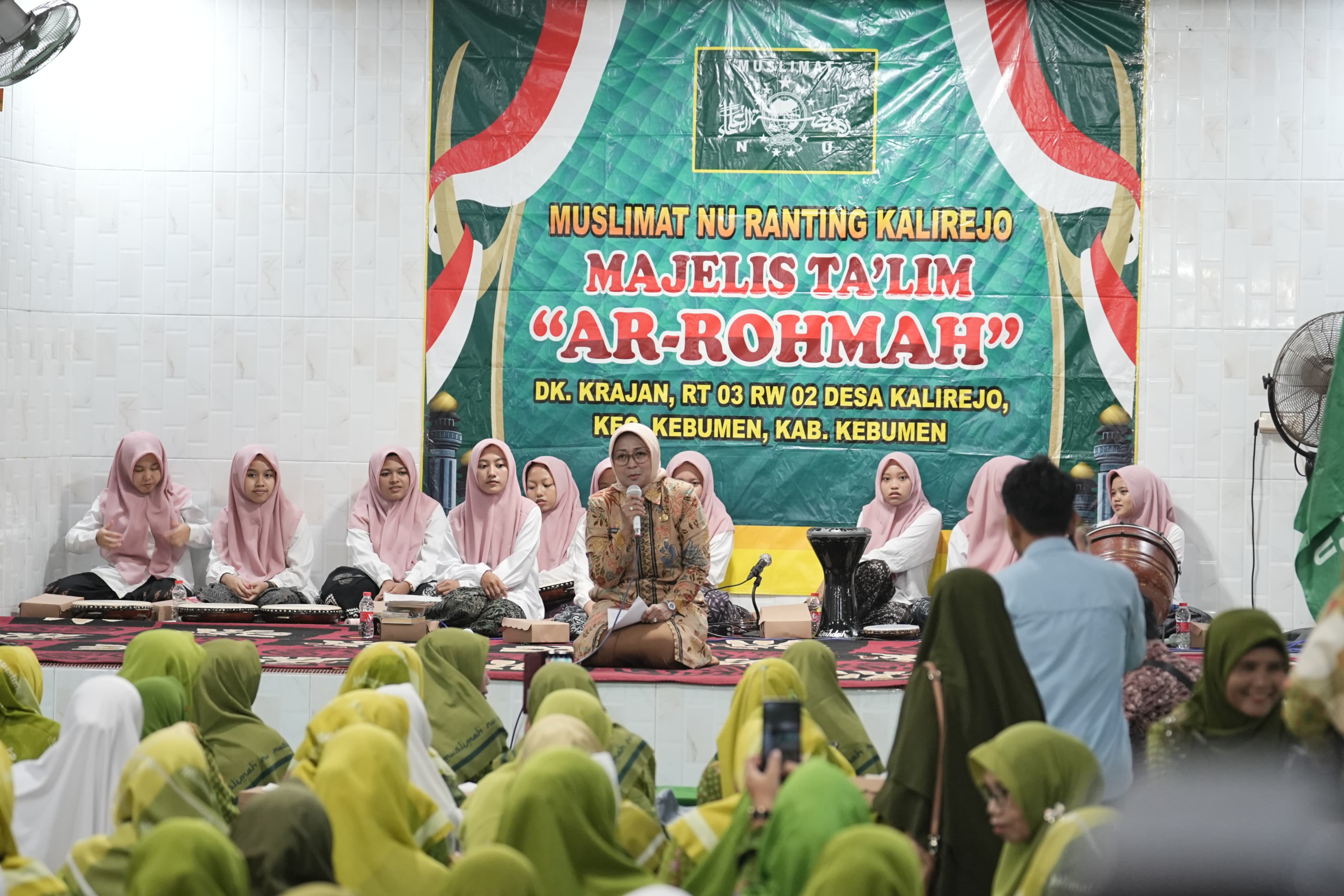 Hadiri Pengajian Muslimat NU Kalirejo, Bupati Kebumen Soroti Pergaulan Bebas dan Sampaikan Info Lowongan Kerja