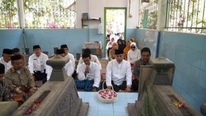 Bupati Kebumen, KH Yazid Mahfud Ziarah Ke Makam Leluhur Pendiri  Kabupaten Kebumen