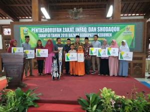 Baznas Kabupaten Kebumen Serahkan Bantuan Tahap III Tahun 2019