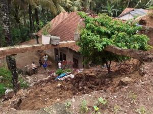 Sekda Tinjau 11 Titik Lokasi Longsor di Ayah