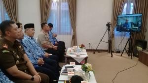 Tindak Lanjut Penanganan Corona, Bupati dan Wakil Bupati Lakukan Video Conference dengan Gubernur