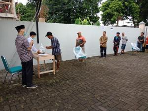 Bantu Warga Terdampak COVID-19, BAZNAS Kebumen Berikan Bantuan Paket Sembako