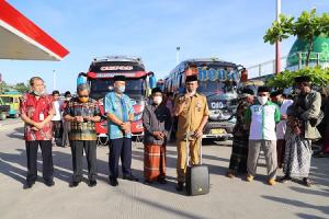 Wabup Kebumen Lepas Ratusan Santri Kembali ke Magelang