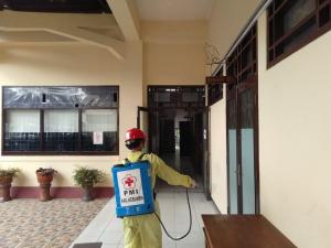 PMI Kebumen Hari Ini Spraying Kantor Setda dan Inspektorat