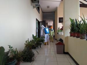 Tim Wash PMI Kebumen, Spraying Disinfektan Bagian Hukum Setda