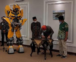 Ditemani Robotic Besar, Wabup Tandatangani Prasasti Peresmian SD Muhammdiyah Al Kautsar Sruweng