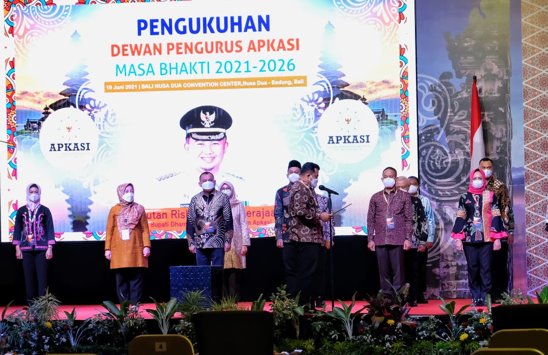 Bupati Kebumen Dikukuhkan Jadi Wakil Bendahara Umum Dewan Pengurus APKASI