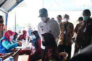 Bupati Pantau Langsung Vaksinasi Covid-19 di Pasar Prembun