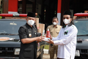 Pemkab Kebumen Berikan Bantuan Alat Perlengkapan Prokes ke 94 Ponpes