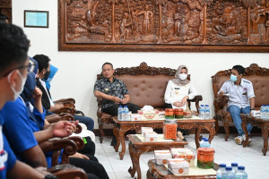 Bertemu Buruh, Bupati Siap Perjuangkan Kenaikan UMK dan Tunda Kenakain Cukai