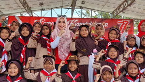 Bareng Ketua TP PKK Kebumen, Desa Jatisari Gelar Lomba Meriahkan HUT RI