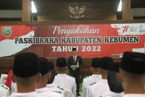 Bupati Kukuhkan 24 Paskibraka