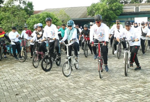 PDAM Gelar Gowes Bareng Bupati dan Beri Penghargaan  Karyawan Berprestasi