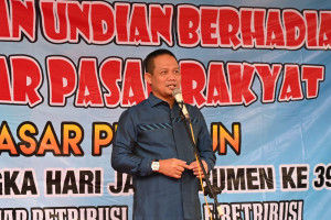 Pemkab Kebumen Bagi-Bagi Hadiah untuk Pengunjung dan Pedagang Pasar Prembun