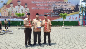 Bupati Raih Penghargaan Lencana Darma Bakti dari Kwarnas