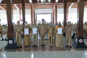 Bupati Kebumen Serahkan SK Kenaikan Pangkat kepada 507 PNS