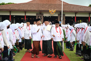 Kukuhkan Laskar Santri, Muhaimin Iskandar Dukung Kebumen sebagai Kota Santri