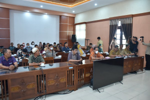 Pastikan PKL di Mayjen Sutoyo Tidak Digusur, Bupati: Akan Kita Buat Selter