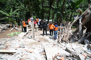 Bupati Tinjau Penanganan Longsor yang Akibatkan Dua Warganya Meninggal Dunia