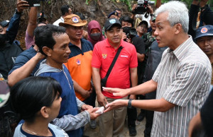 Sedulur Kebumen Beri Bantuan Relokasi Rumah Warga Terdampak Longsor di Ayah