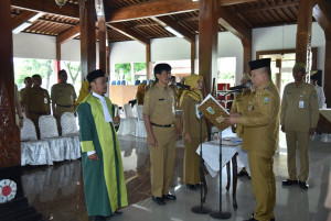 Bupati Arif Sugiyanto Lantik dan Rotasi 12 Kepala Sekolah SMP N