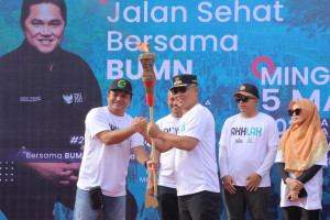 Bupati Lepas Jalan Sehat Bersama BUMN