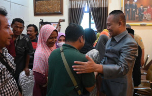 Bupati Tegaskan Tidak Ada Penggusuran Pedagang Stadion Candradimuka