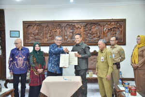 Pemkab Kebumen Teken MoU dengan UAD Yogyakarta Tingkatkan SDM