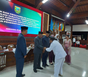 Bupati Kebumen Lantik Tujuh Camat