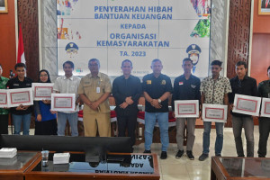 Bupati Arif Sugiyanto Serahkan Bantuan Hibah untuk Ormas Ratusan Juta