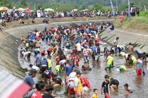 Bupati Arif Sugiyanto: Meriahnya Festival Kalisat Bukti Destinasi Wisata Desa Tak Kalah Menarik