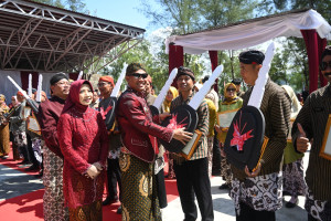 Bupati Serahkan Hadiah 12 Mobil untuk Lomba Inovasi Desa Tahun 2023