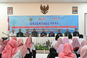 Bupati Kebumen Prihatin Ada 'Jeruk Minum Jeruk'