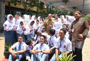 HUT ke- 41 SMAN 1 Prembun, Bupati Beri Motivasi kepada Para Siswa