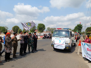 Organisasi Profesi Kesehatan Kebumen Salurkan Air Bersih 110 Tangki