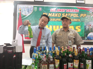 Satpol PP Kebumen Sita Ratusan Botol Miras