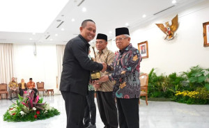 Selamat! Bupati Kebumen Raih Anugerah Revolusi Mental 2023 dari Kemenko PMK