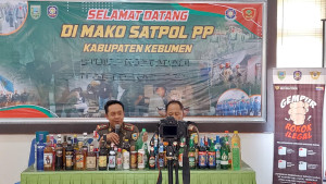 Dalam Semalam, Satpol PP Kebumen Sita Ratusan Botol Miras