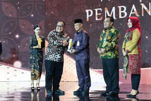 Berkomitmen Majukan Pendidikan, Bupati Kebumen Raih Penghargaan Detik Jateng-Jogja Awards