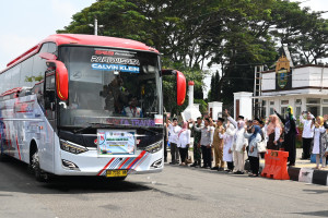 Dilepas Bupati, 1.366 Jamaah Haji Asal Kebumen Diberangkatkan ke Tanah Suci