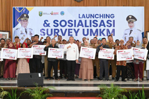 Bupati Kebumen Launching Pemberian Bantuan UMKM Senilai Rp1,25 Juta