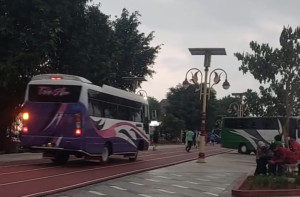 Ramai MiniBus Masuk Jalur Jogging Track Alun-alun Pancasila, Pemkab Minta Maaf