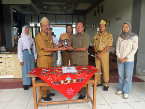 SMAN 2 Kebumen Hibahkan 70 Topeng Cepetan ke BP Geopark Kebumen untuk Lestarikan Budaya Lokal