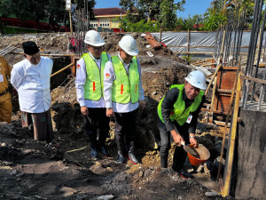 Wabup Zaeni Miftah Meletakan Batu Pertama Pembangunan Gedung Pusat Layanan Haji dan Umrah Terpadu