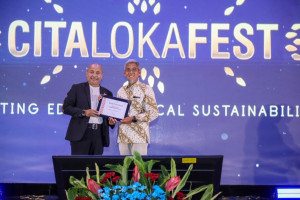 Gubernur Jateng Terima Penghargaan Cita Loka Fest 2025 sebagai Pendorong Aglomerasi Solo Raya