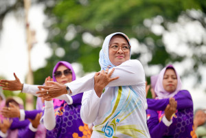 Gebyar HKN ke-61: 1.500 Peserta Meriahkan Senam Sehat Bareng Biyunge di Alun-alun Kebumen