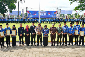 Enam ASN Kebumen Terima Penghargaan KORPRI Teladan dari Bupati Lilis Nuryani