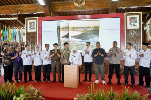 Literasi Diperkuat, Sejarah Diabadikan: Bupati Resmikan Galeri Bupati-Khazanah Arsip dan Luncurkan Buku Kebumen Pesona Mutiara Tanah Jawa